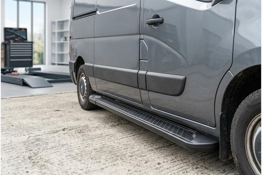 Renault Master 2011–2023 Allmond Black sidetrin (2 stk., aluminium) Image