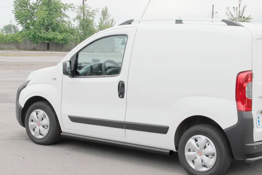 Fiat Fiorino/Qubo 2008–2024 Siderør Ø60 Black (2 stk., rustfrit stål) Image