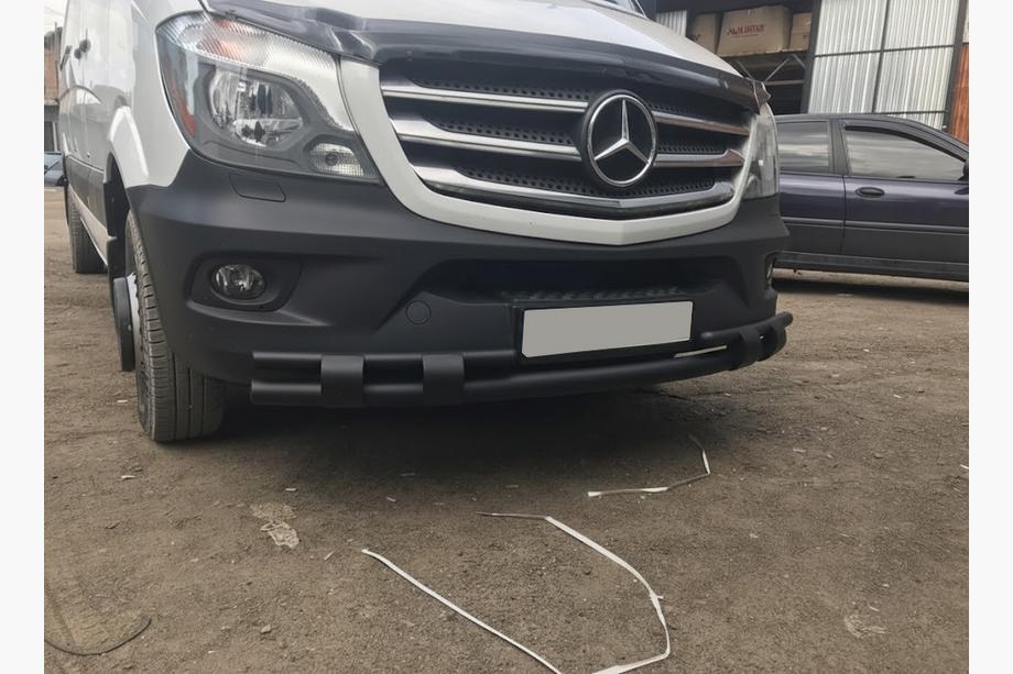 Mercedes Sprinter W906 2006–2018 Forreste nedre beskyttelsesbøjle Shark Black (rustfrit stål) 2013→ Image
