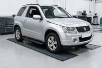 Suzuki Grand Vitara 2005–2017 Sidetrin Bosphorus Black (2 stk., aluminium) foto 1