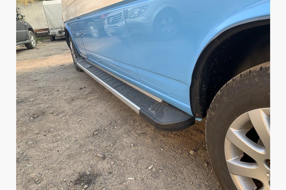 Volkswagen T4 Caravelle/Multivan 1990–2003 RedLine Black side trinbrætter (2 stk., aluminium) Kort akselafstand Foto 2