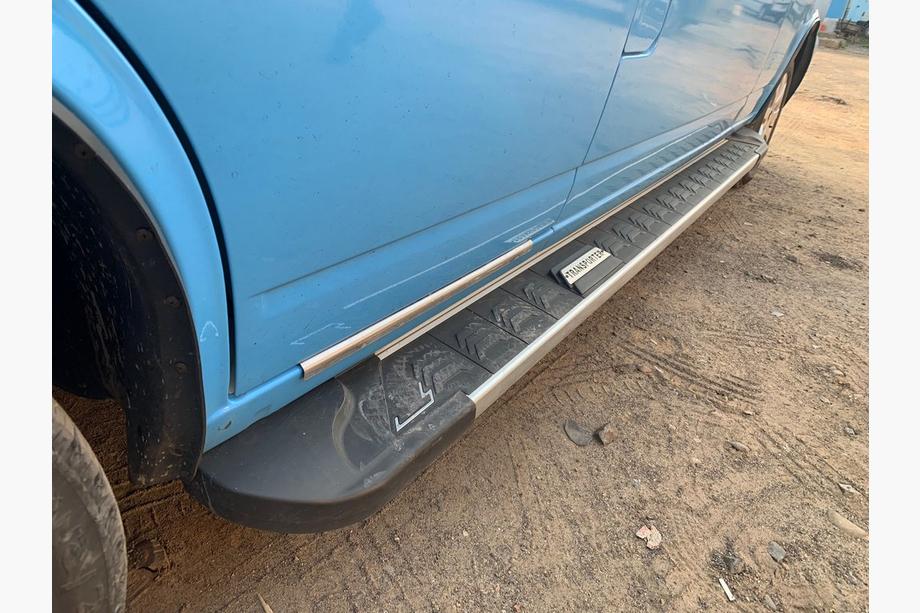 Volkswagen T4 Caravelle/Multivan 1990–2003 RedLine Black side trinbrætter (2 stk., aluminium) Kort akselafstand Foto 4