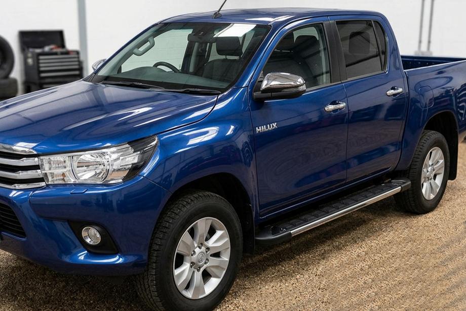 Toyota Hilux 2015– RedLine V1 sidestrin (2 stk., aluminium) Image