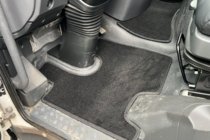 Mercedes Atego 2013– Premium tekstilmåtter (Sort) foto 1