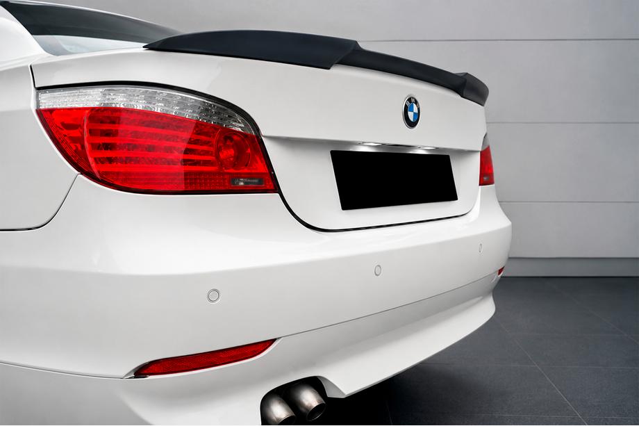 BMW 5-serie E60/E61 2003–2010 Spoiler i M4-Style V-2 (blank højglans) Image