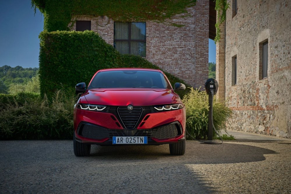 Test af Alfa Romeo Tonale 2025: italiensk stil i en kompakt SUV
