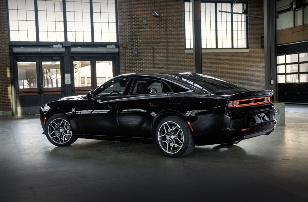 Firedørs Dodge Charger VIII: test af en moderne muskelbil