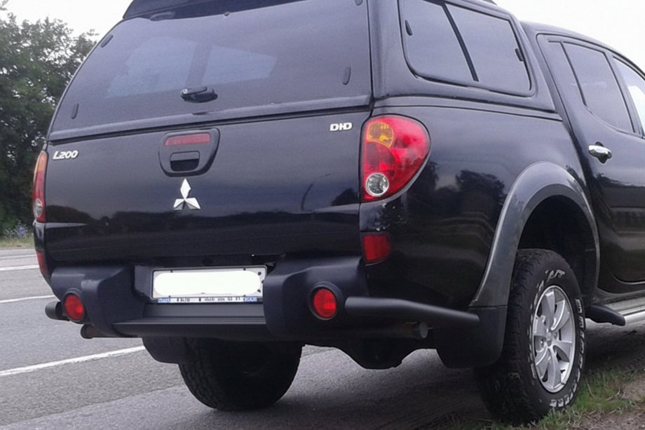 Mitsubishi L200 2006–2015 Baghjørnebeskyttere AK003 Black (2 stk., rustfrit stål) Image