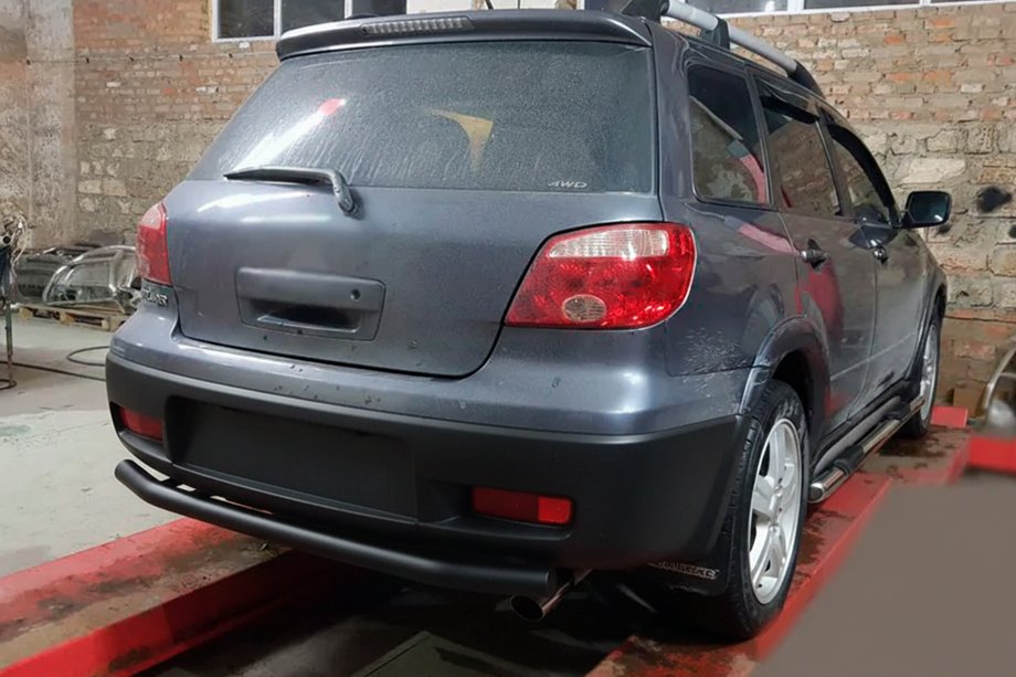 Mitsubishi Outlander 2001–2006 Bagbeskyttelsesbøjle AK002/2 Black (rustfrit stål) Foto 1