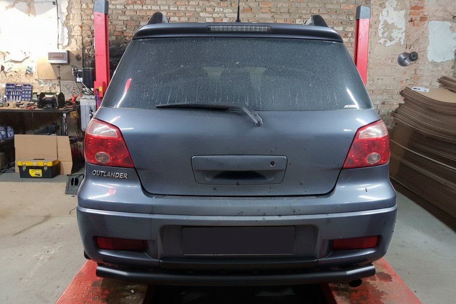 Mitsubishi Outlander 2001–2006 Bagbeskyttelsesbøjle AK002/2 Black (rustfrit stål) Foto 2