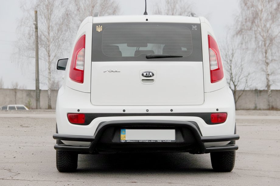 Kia Soul II 2013–2018 Bagbeskyttelsesbøjle AK007-2 Black (rustfrit stål) Foto 2