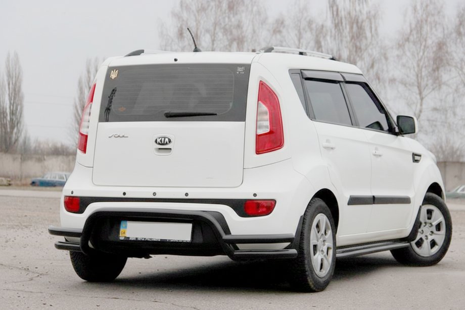 Kia Soul II 2013–2018 Bagbeskyttelsesbøjle AK007-2 Black (rustfrit stål) Foto 3