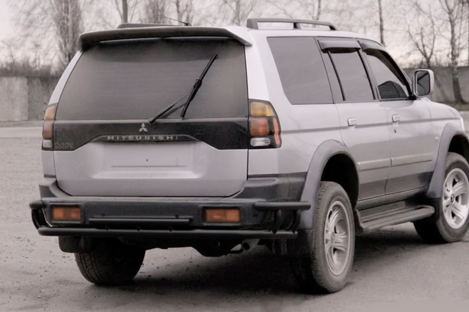 Mitsubishi Pajero Sport 1996–2007 Bagerste beskyttelsesbøjle AK005-2 Black (rustfrit stål) Foto 1