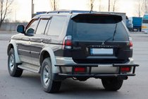 Mitsubishi Pajero Sport 1996–2007 Bageste beskyttelsesbøjle AK-Special Black (rustfrit stål) foto 2