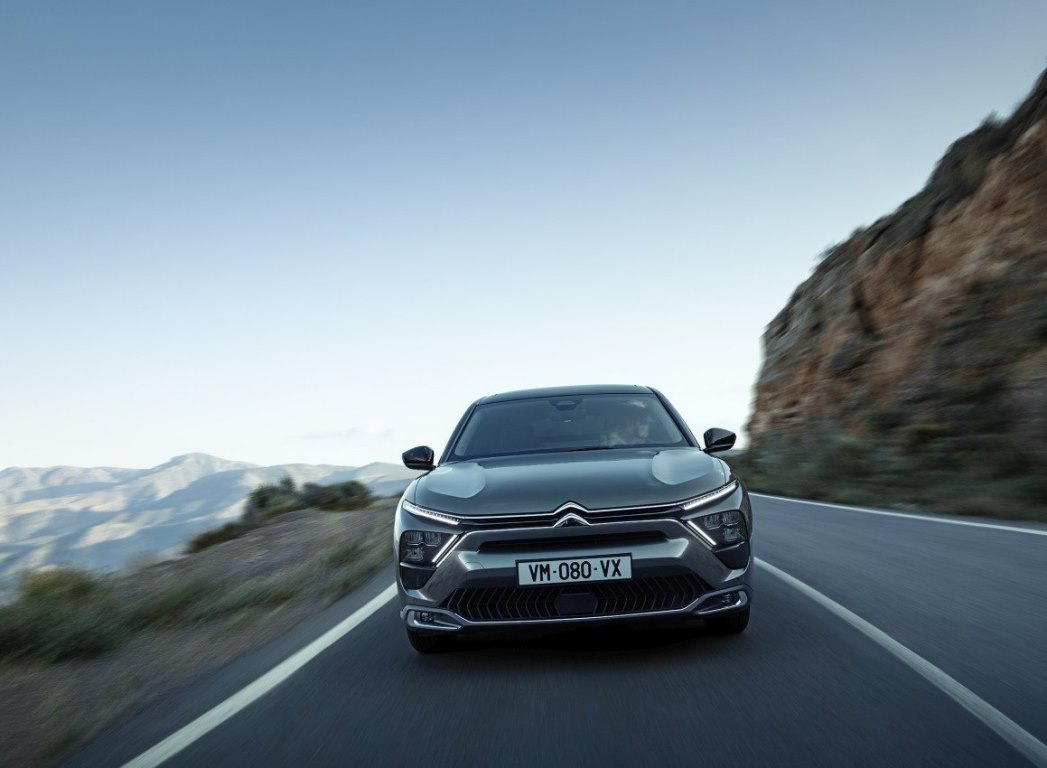 Test af Citroën C5 X Hybrid: komfortabel crossover-liftback med mildhybrid