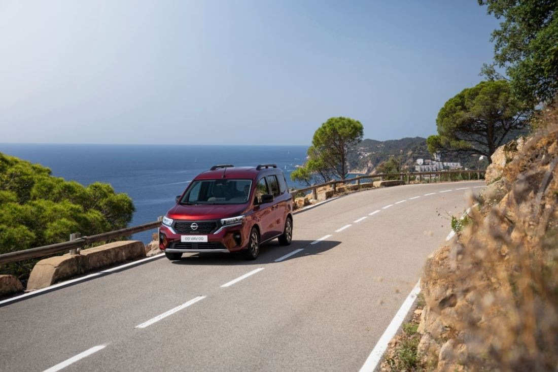 Test af Nissan Townstar til passagerer: praktisk kompaktvan til by og familie