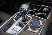 BMW 6-serie G32 2017– Sæt med krystalelementer til kabinen (automatgearvælger + knapper) foto 3