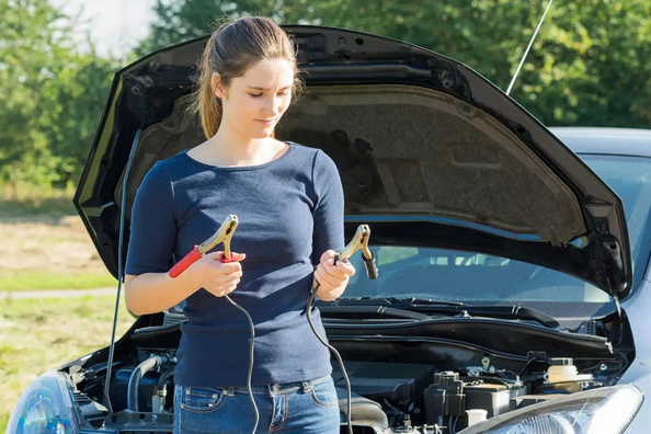 Sådan starthjælper du bilen: sikker guide til alle bilister