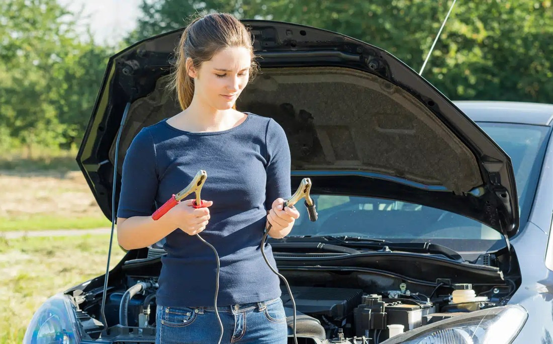 Sådan starthjælper du bilen: sikker guide til alle bilister