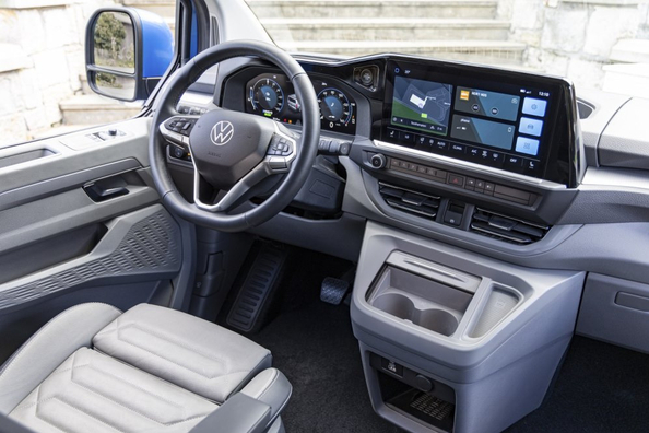 Anmeldelse af Volkswagen Caravelle T7 (2025): praktisk business-class minivan Foto 5