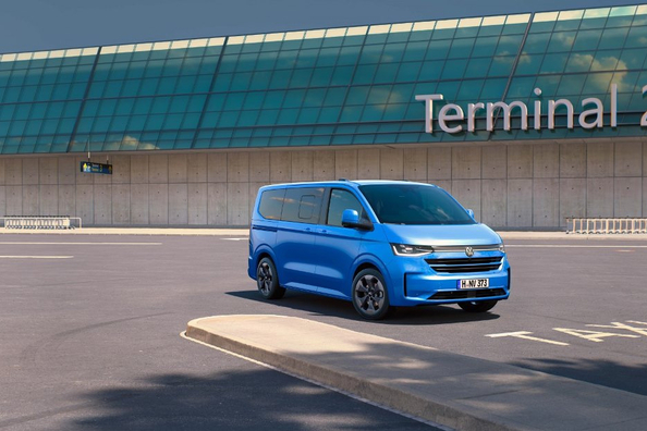 Test af Volkswagen Caravelle T7 (2025): praktisk minibus i businessklassen