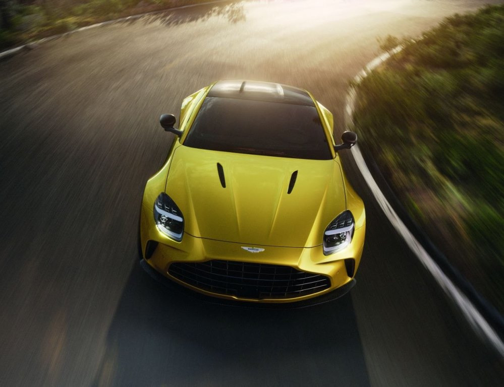 Test af den britiske sportsvogn Aston Martin Vantage 2025