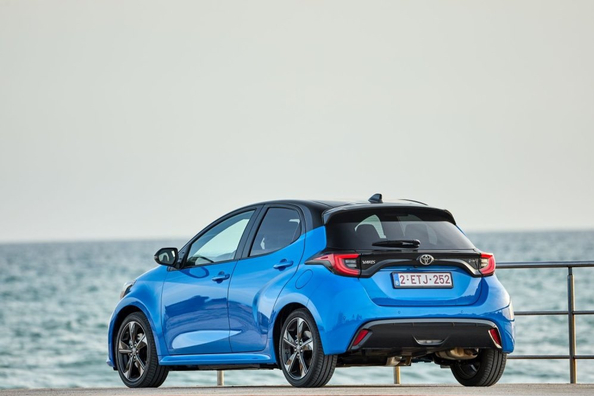 Toyota Yaris Full Hybrid: anmeldelse af den økonomiske byhatchback Foto 4