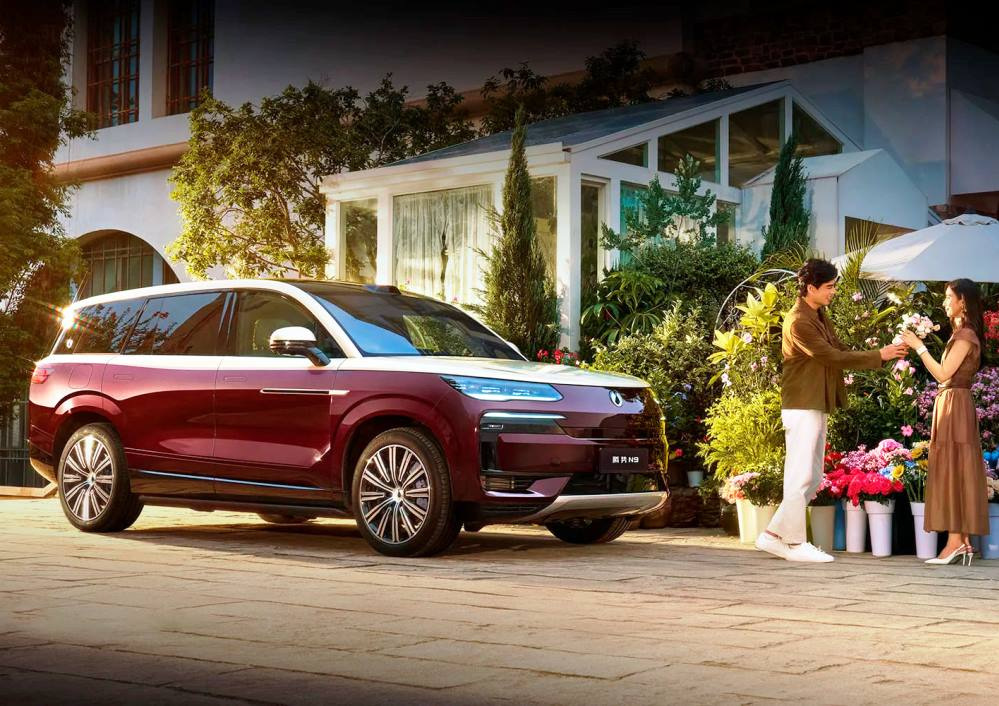 Test af Denza N9 Plug-in Hybrid: BYD’s store hybridflagskib