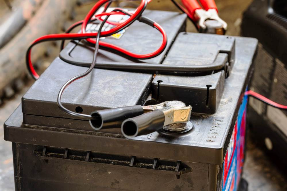Sådan oplader du bilens batteri