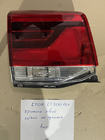 Toyota Land Cruiser 200 2007–2021 Udsalg Bageste venstre indvendige baglygte 2016-2021 (OEM-standard) (til bagklap) (hel, virker ikke) foto 2