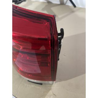 Nedsat Baglygter 2016-2021 (OEM standard) Bageste venstre ydre baglygte (på skærm) (revnet) Toyota Land Cruiser 200 2007–2021 foto 2