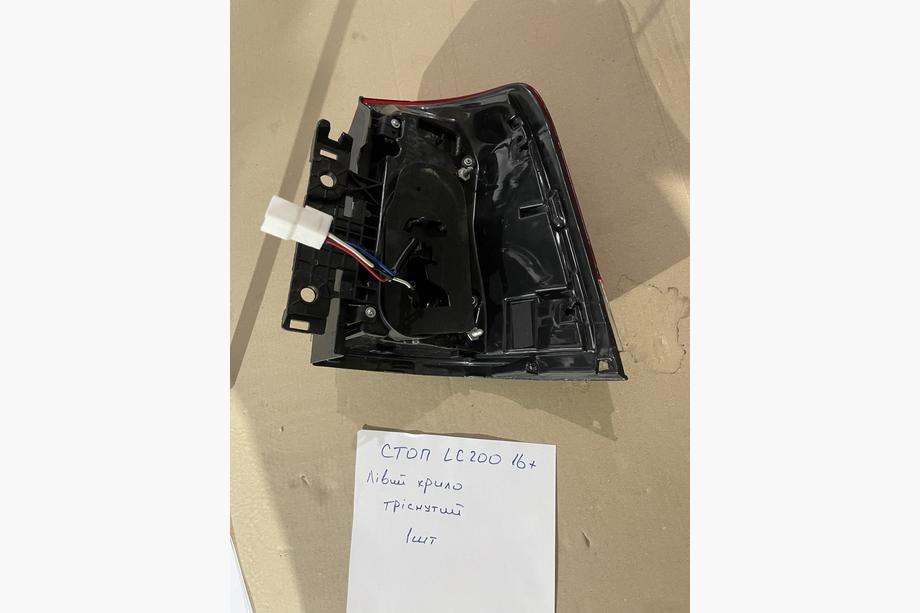 Toyota Land Cruiser 200 2007–2021 Nedsat Baglygter 2016-2021 (OEM standard) Bageste venstre ydre baglygte (på skærm) (revnet) Foto 3