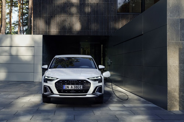 Audi A3 allstreet Plug-in Hybrid: effektiv kompakt crossover