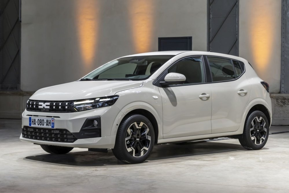 Test af Dacia Sandero: prisvenlig byhatchback med opdateret design