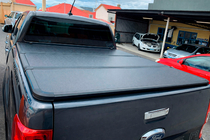 Toyota Hilux 2015– 3-delt foldbart ladcover (2020-) foto 1