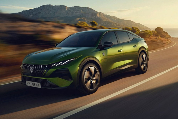 Anmeldelse af den opdaterede Peugeot 408 (2026): stilfuld crossover-liftback med elektrificeret teknologi Foto 3