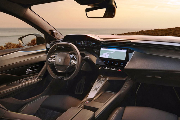 Anmeldelse af den opdaterede Peugeot 408 (2026): stilfuld crossover-liftback med elektrificeret teknologi Foto 5