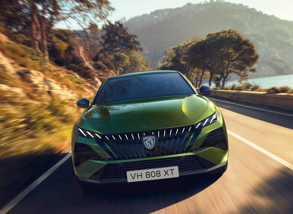 Test af opdaterede Peugeot 408 (2026): stilfuld cross-liftback med elektrificeret teknologi