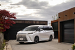 Lexus LM 500h: luksuriøs hybrid-minivan til VIP-transport foto 1