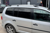 Volkswagen Touran 2010–2015 Krom tagræling Plastfødder foto 2