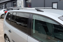 Volkswagen Touran 2010–2015 Krom tagræling Plastfødder foto 1