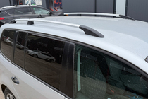 Volkswagen Touran 2010–2015 Krom tagræling Plastfødder foto 10