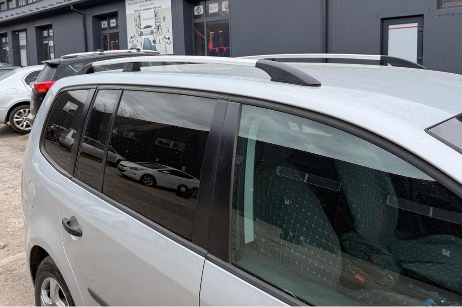 Volkswagen Touran 2010–2015 Krom tagræling Plastfødder Image