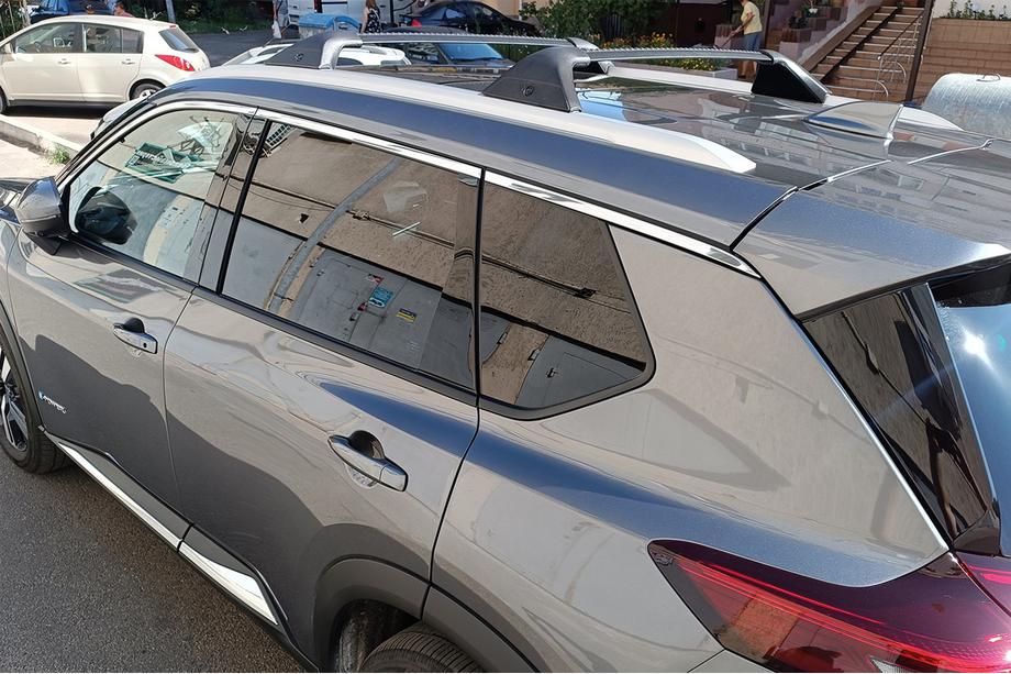 Nissan X-trail T33/Rogue 2022– Tagbøjler (tværstænger) til integrerede tagrælinger OEM (2 stk) Sort Image