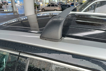 Toyota Highlander 2013–2019 Tagbøjler (tværstænger) til integrerede tagrælinger OEM (2 stk) Grå foto 8
