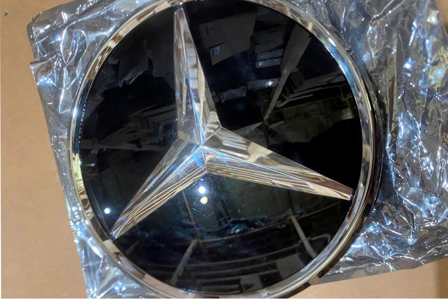 Mercedes GLC X253 2015–2022 Nedsat vare – frontemblem under glas, kromkant a0008880111 Foto 2