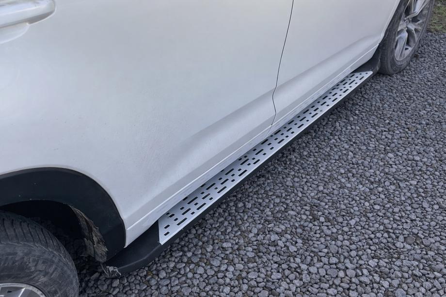 Toyota Highlander 2013–2019 Sidetrin, originalt design (til EU og USA, 2 stk., aluminium) Image