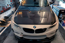BMW 2-serie F22/F23 2014–2021 Motorhjelm V4 (kulfiber) foto 1