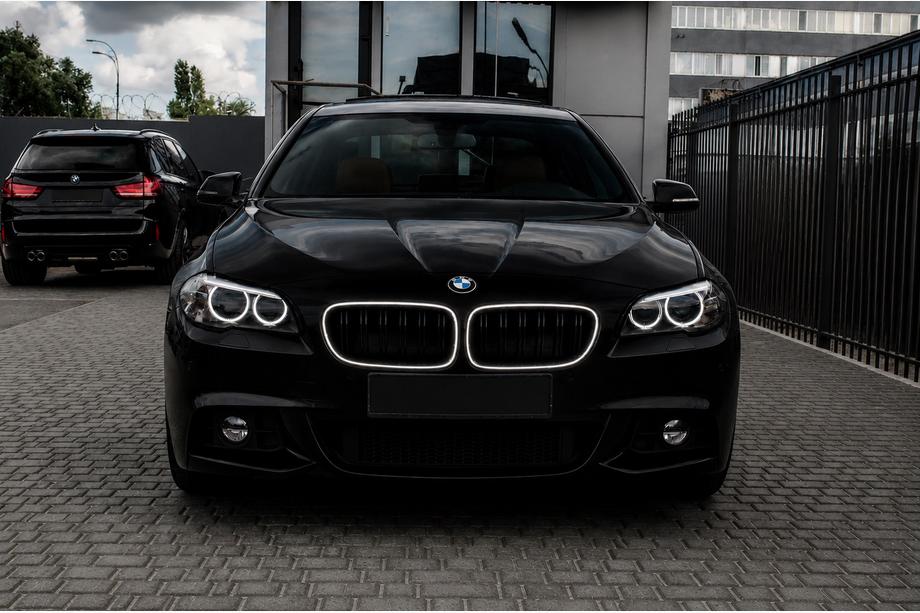 BMW 5-serie F10/F11 2010–2016 BMW nyregrill M-look LED (sort højglans) Foto 1