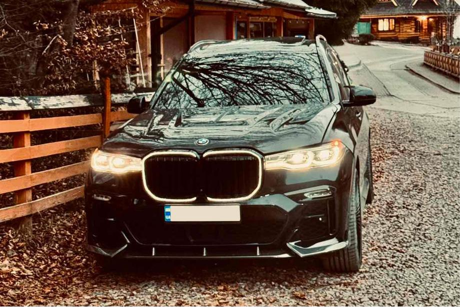 BMW X7 G07 2019– BMW kidneygrill M-Look LED (2019-2022, blank højglans) Foto 5